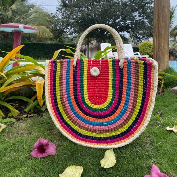 Handmade Toquilla Straw Pool Bag from Ecuador - Picture 1 of 3